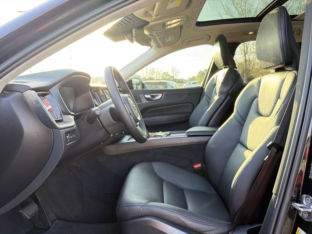 Used 2022 Volvo XC60 T8 Inscription image 11