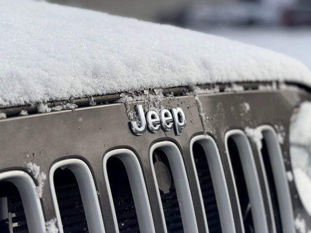 Used 2018 Jeep Wrangler Unlimited Sahara w/ Connectivity Group image 24