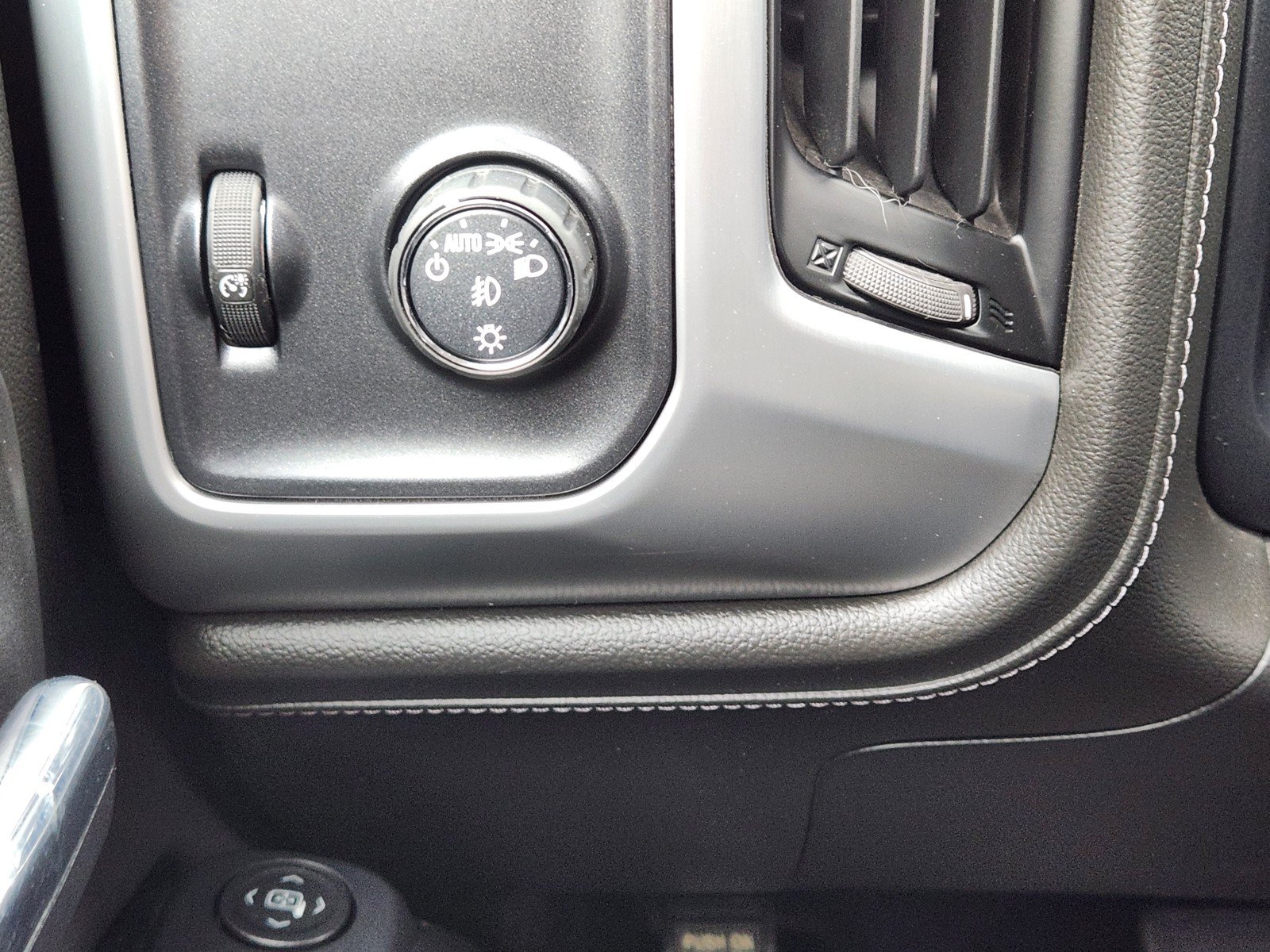 Used 2018 GMC Sierra 1500 SLT w/ Texas SLT Premium Package RWD image 17