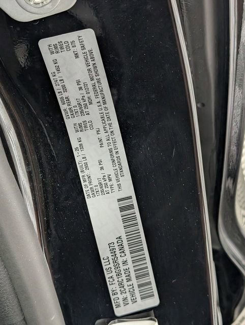 Used 2025 Chrysler Pacifica Select image 36