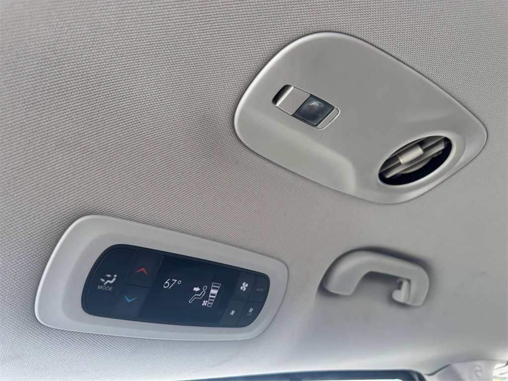 Used 2023 Chrysler Pacifica Touring-L image 19