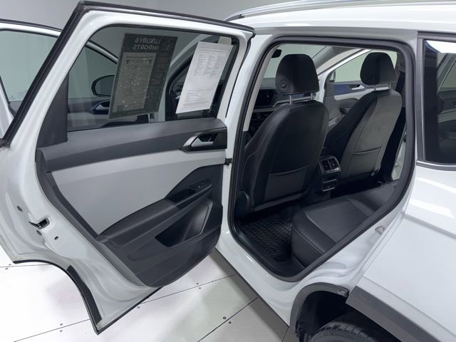 Used 2023 Volkswagen Taos SE w/ Panoramic Sunroof Package image 25