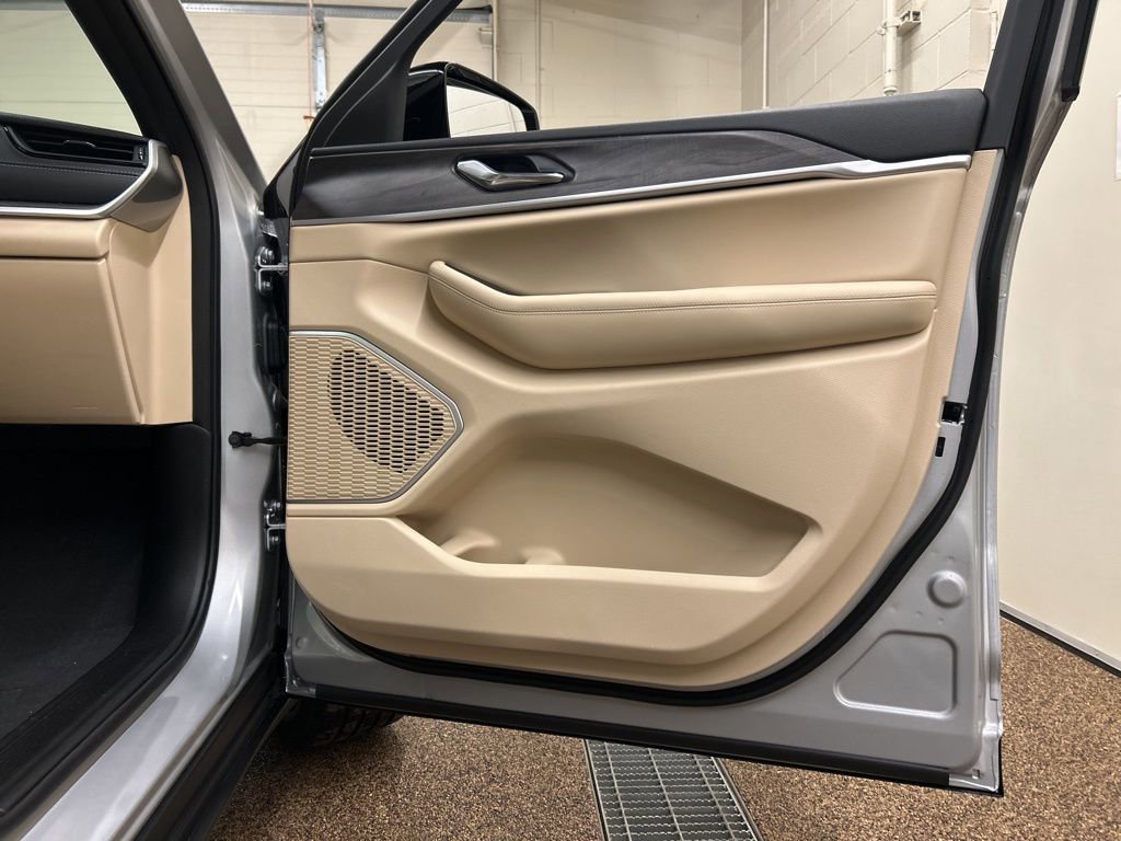 New 2026 Jeep Grand Cherokee Limited image 16