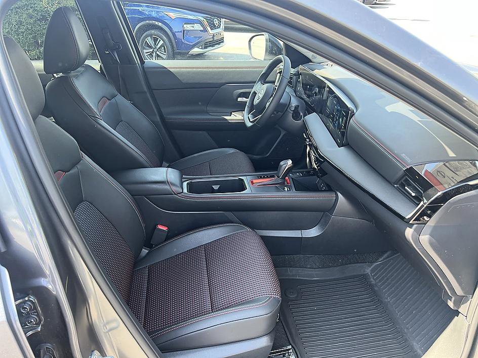 Certified 2026 Nissan Kicks SR FWD image 17