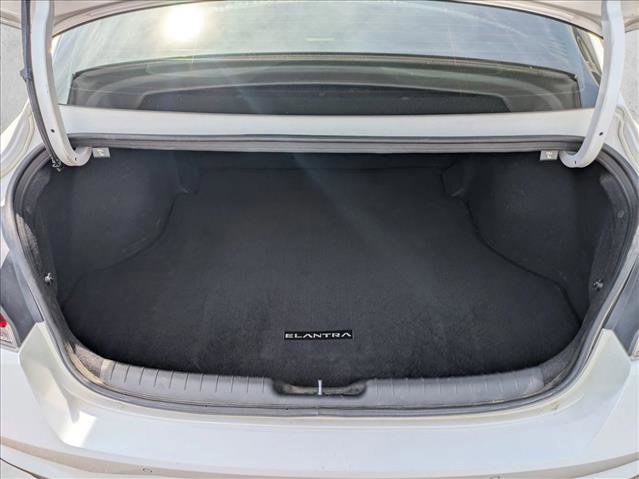 Used 2023 Hyundai Elantra Limited FWD image 6