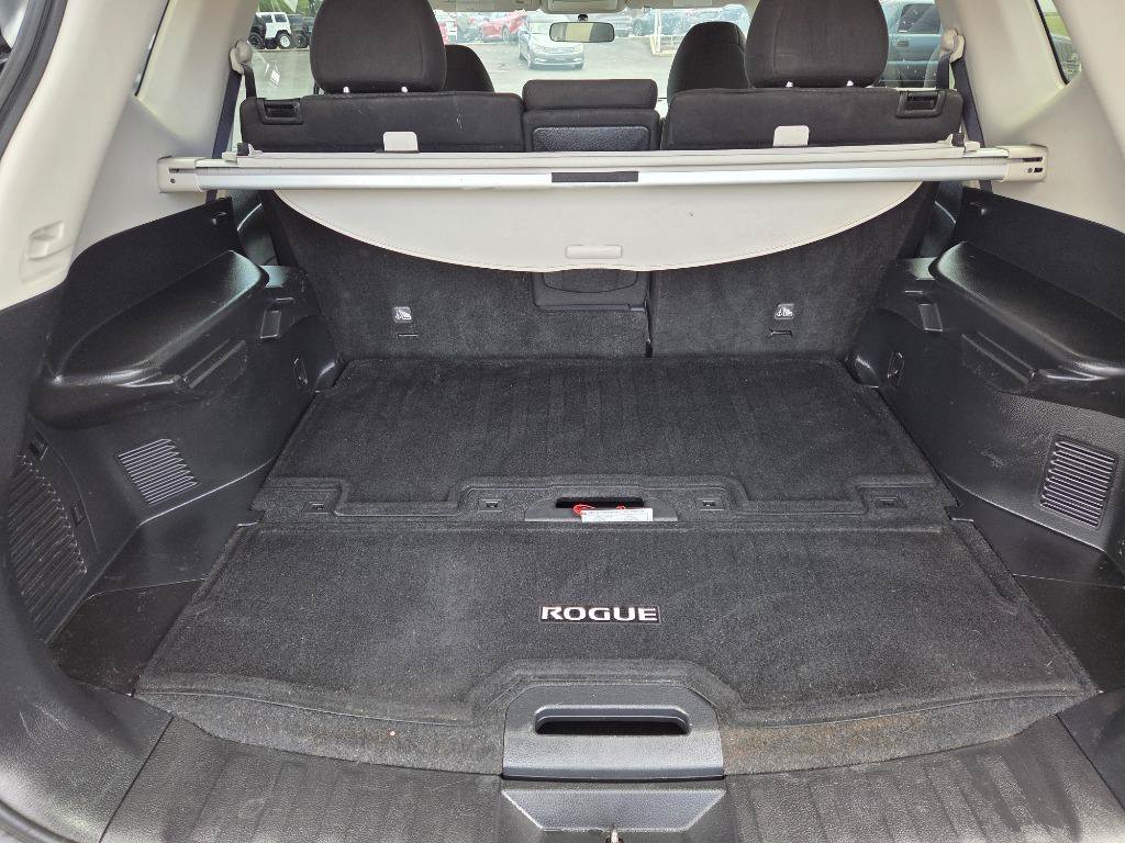 Used 2016 Nissan Rogue SV FWD image 8