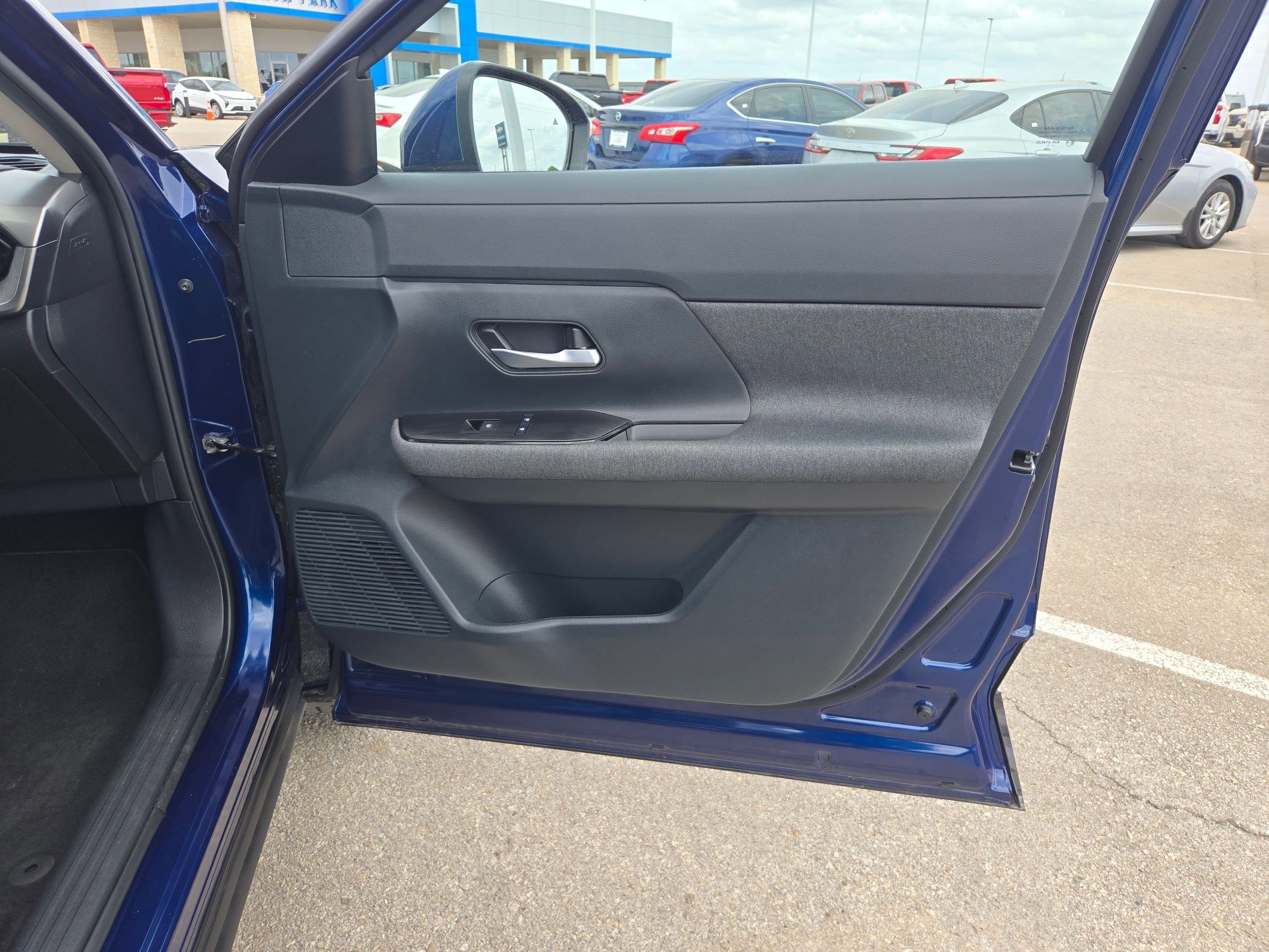 Used 2025 Nissan Kicks SV image 28