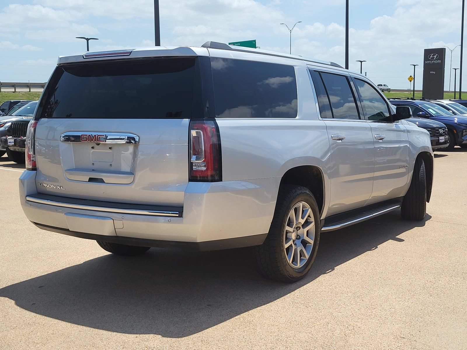 Used 2019 GMC Yukon XL Denali w/ Open Road Package AWD/4WD image 4