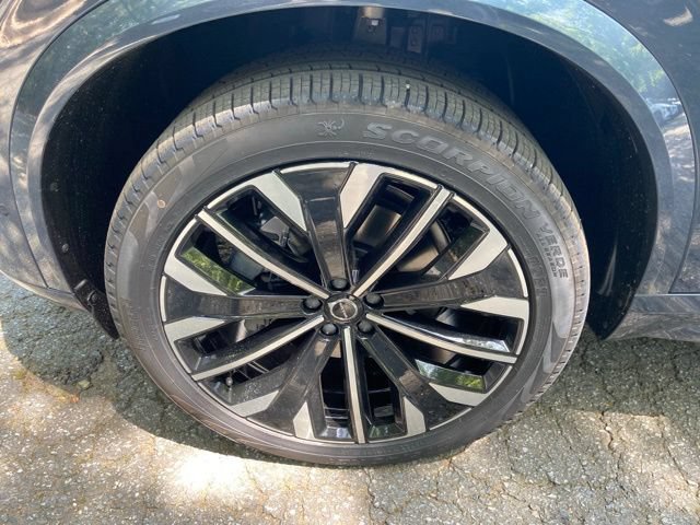 New 2026 Volvo XC90 B6 Plus w/ Protection Package AWD/4WD image 9