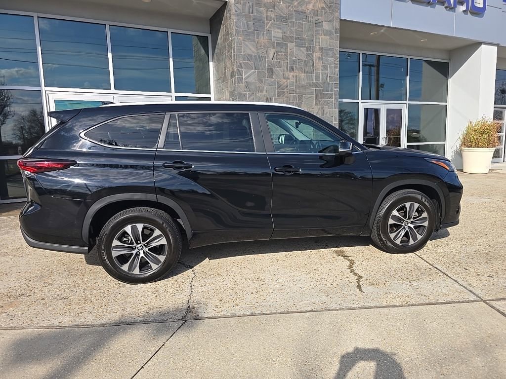 Used 2024 Toyota Highlander XLE image 31