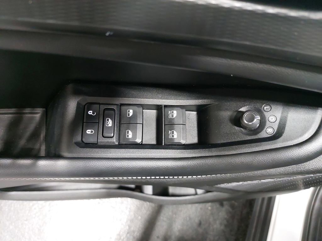 Used 2023 Jeep Grand Cherokee Laredo image 27