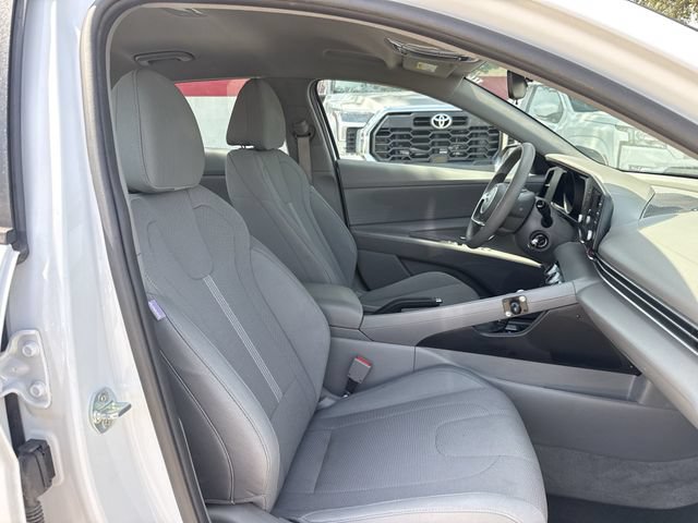 Used 2021 Hyundai Elantra SE FWD image 25