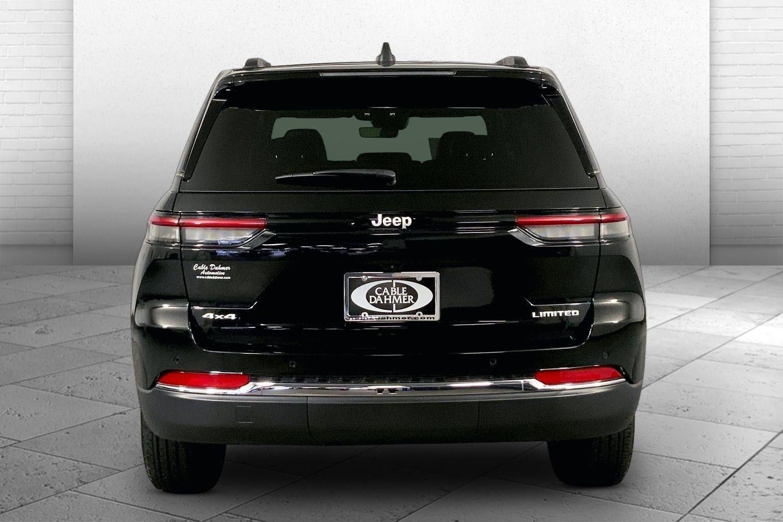 Used 2025 Jeep Grand Cherokee Limited w/ Trailer Tow Package AWD/4WD image 3