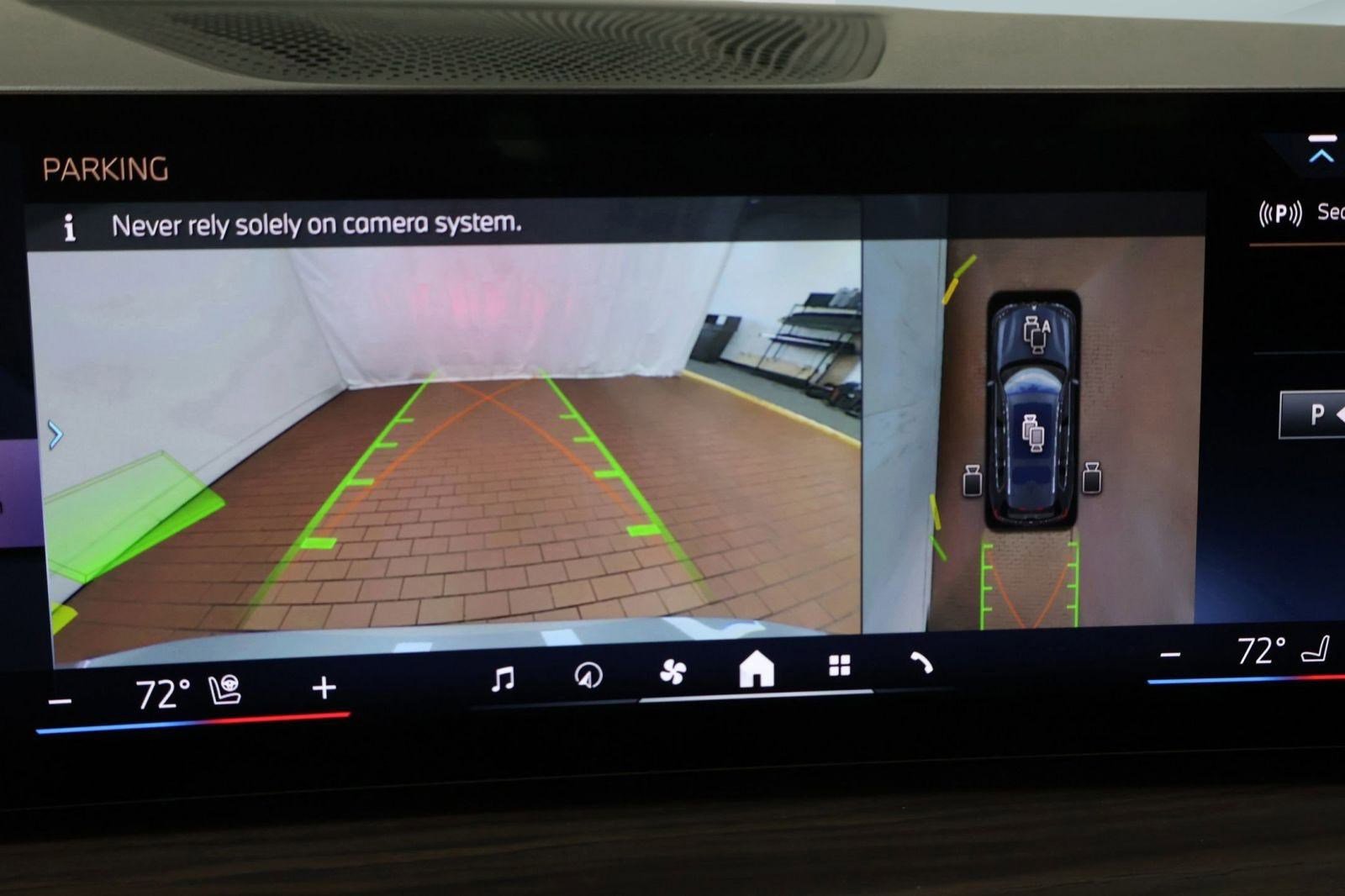 Used 2025 BMW X7 xDrive40i w/ Premium Package image 24