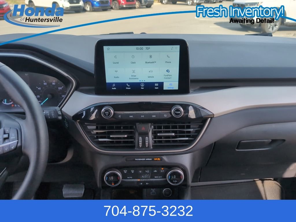 Used 2021 Ford Escape SE w/ SE Sport Appearance Package image 17