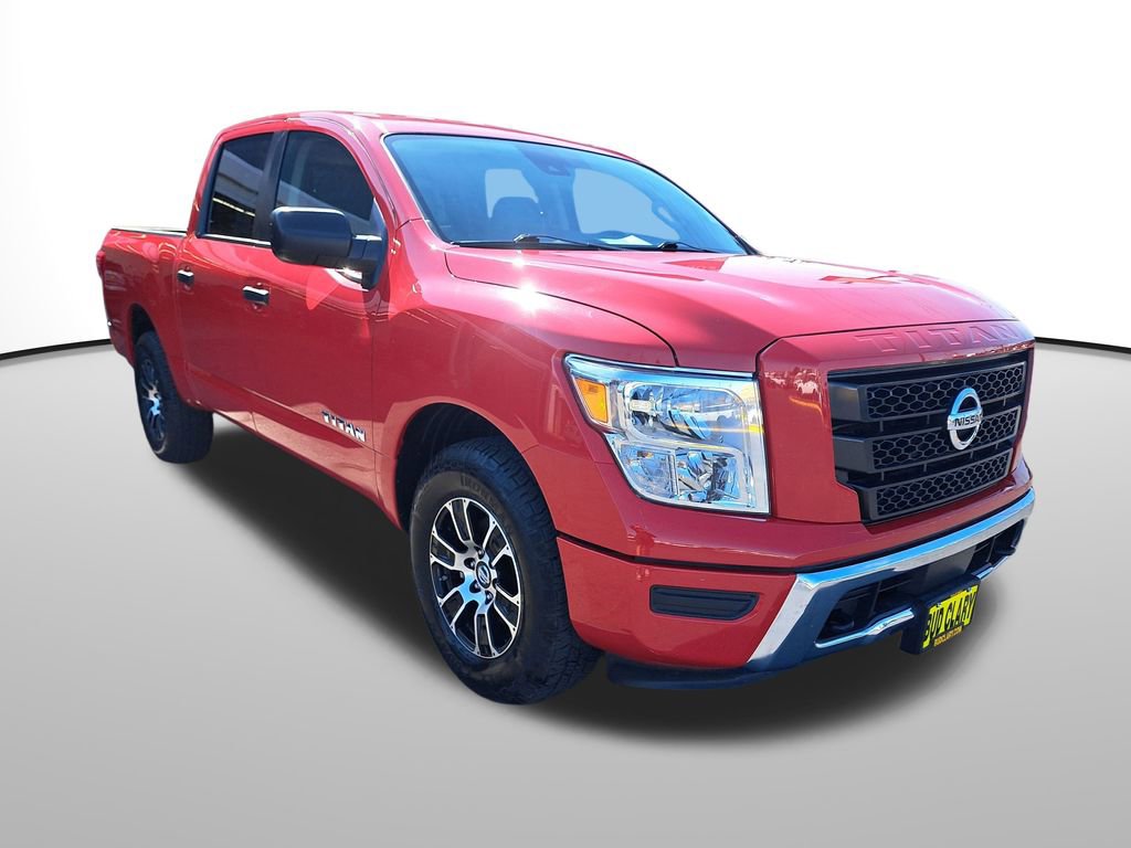 Used 2022 Nissan Titan SV image 3