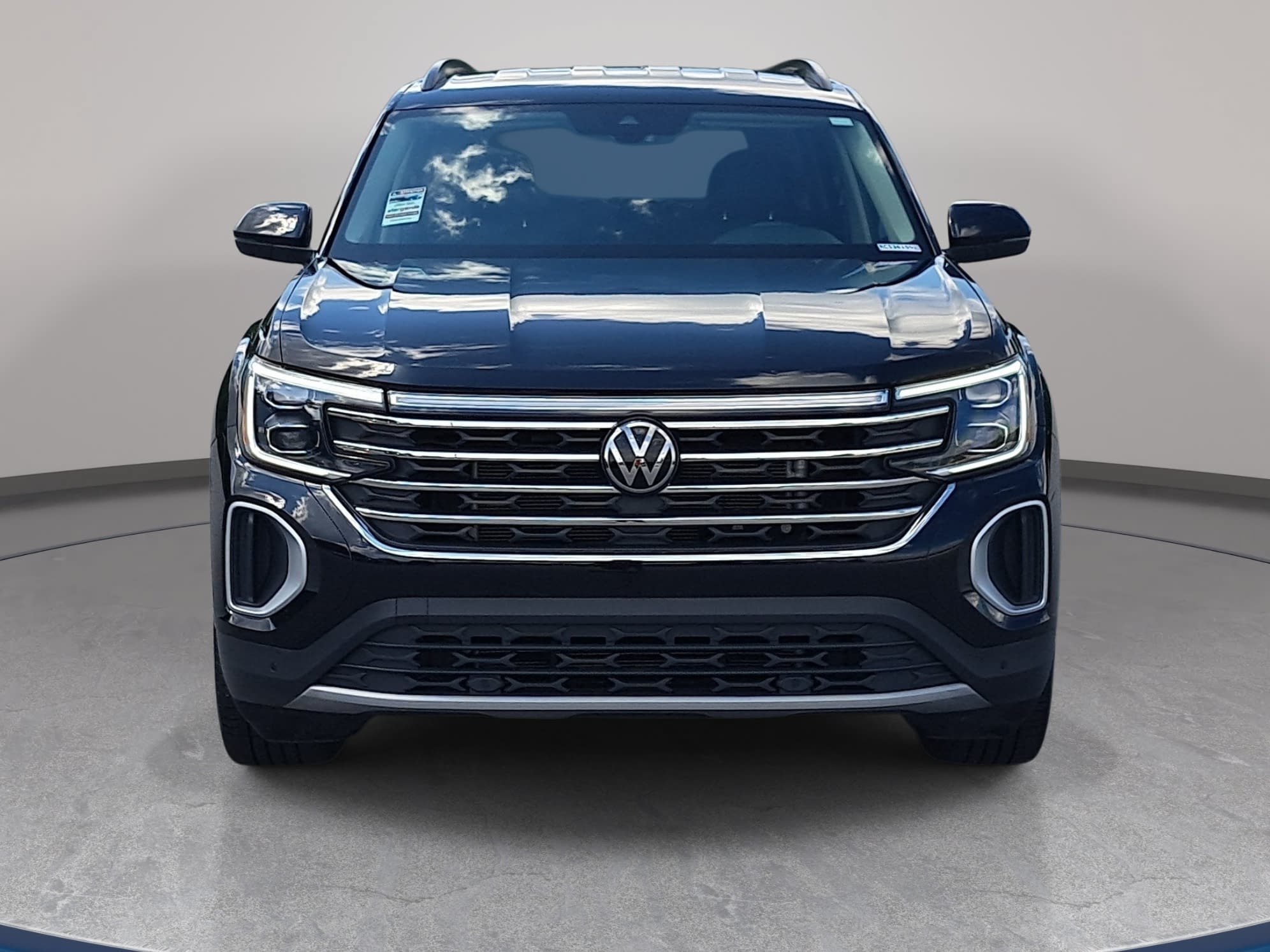Certified 2024 Volkswagen Atlas SE FWD image 2