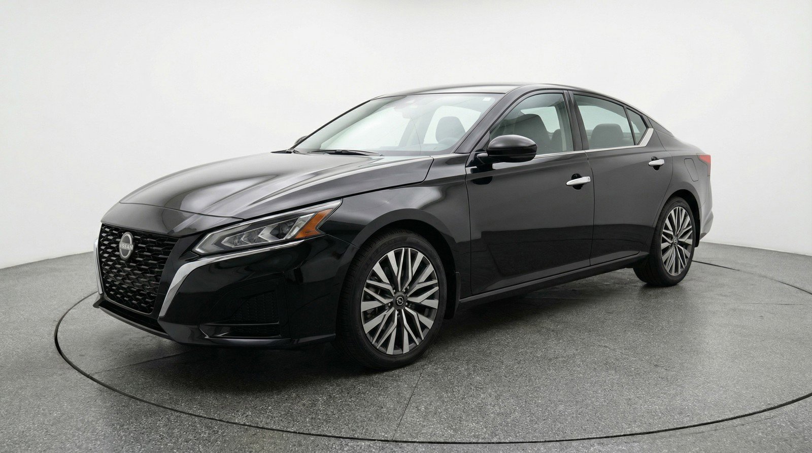 Used 2025 Nissan Altima 2.5 SV image 3