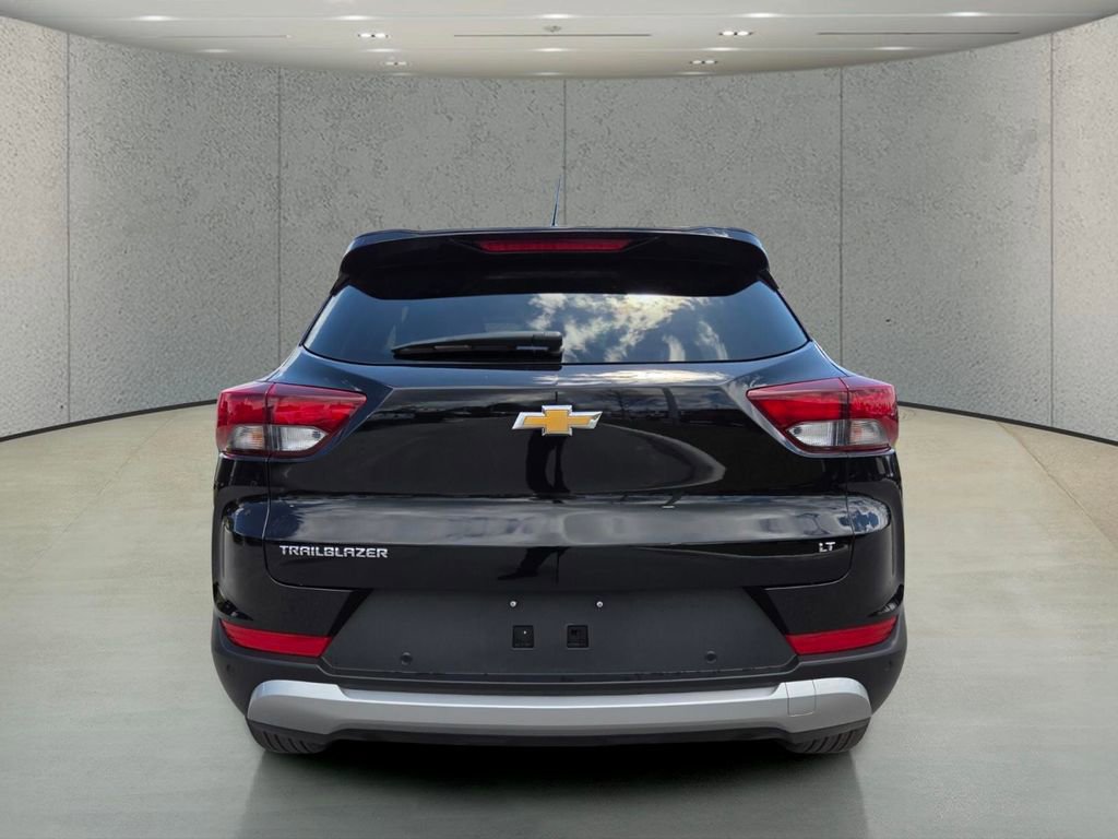Used 2024 Chevrolet TrailBlazer LT w/ LT Cold Weather Package FWD image 4