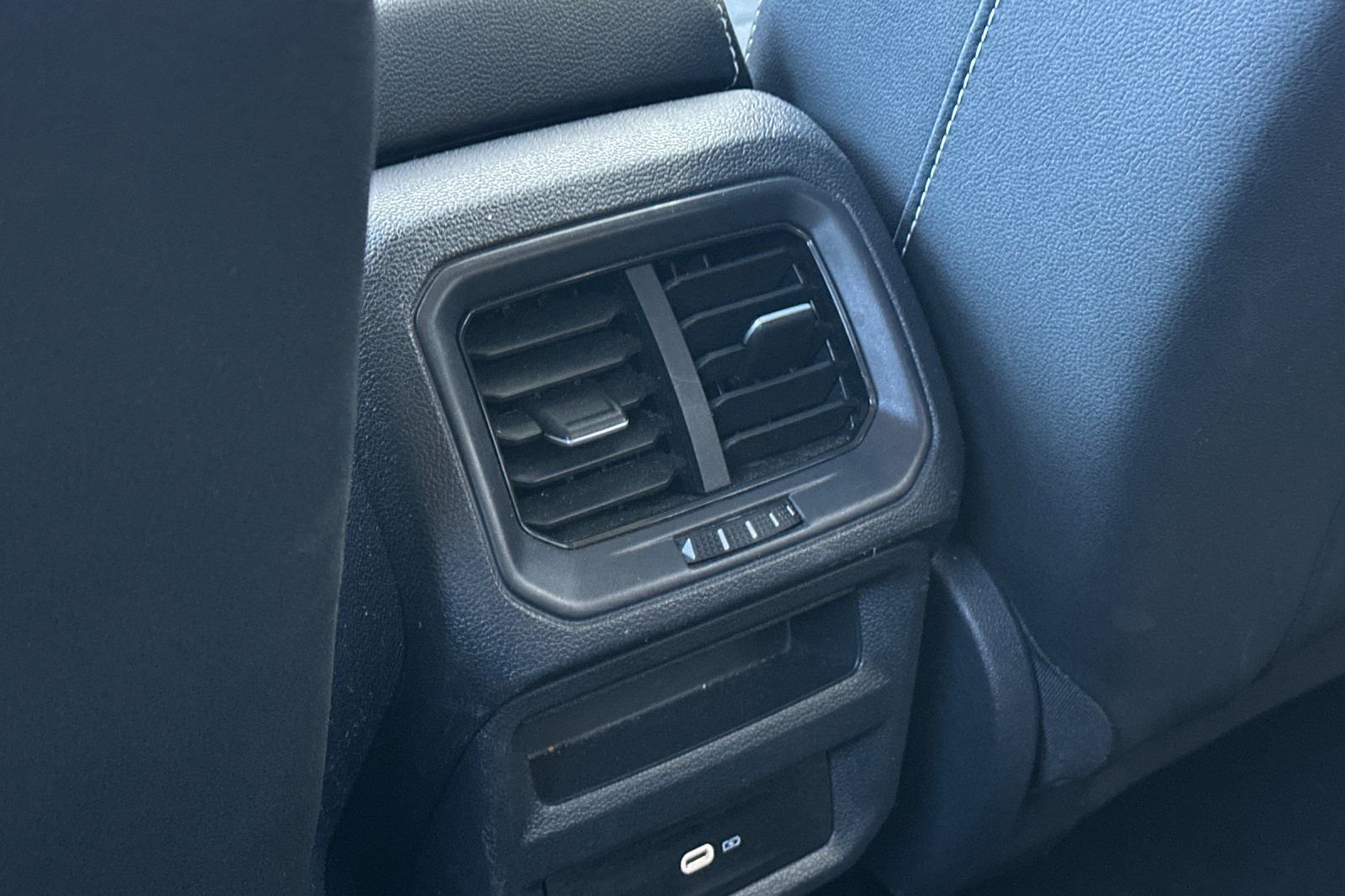 Used 2024 Volkswagen Taos SE image 16