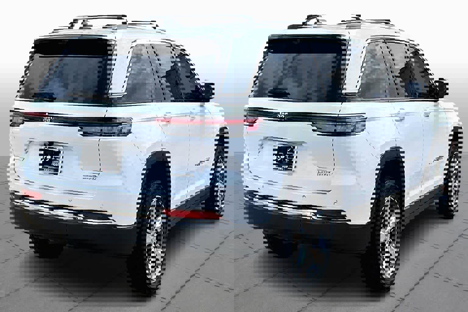 Used 2022 Jeep Grand Cherokee Limited w/ Luxury Tech Group II image 13