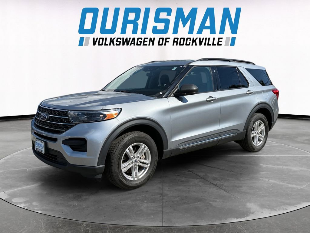 Used 2023 Ford Explorer XLT image 2