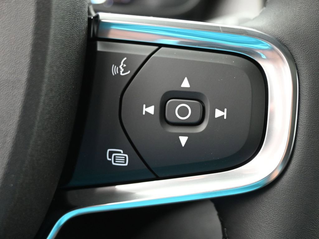 New 2025 Volvo XC40 B5 Plus w/ Climate Package image 15