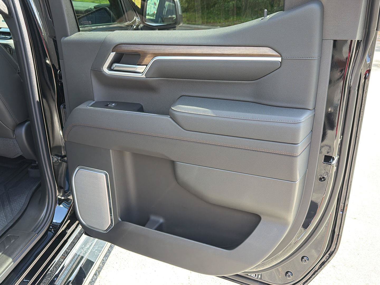 New 2026 Chevrolet Silverado 1500 High Country w/ High Country Premium Package AWD/4WD image 16