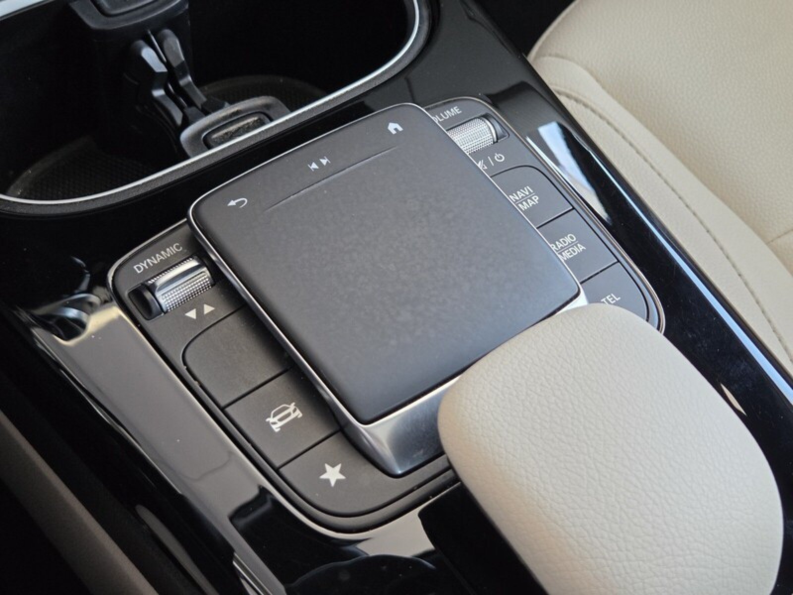 Certified 2022 Mercedes-Benz A 220 image 34