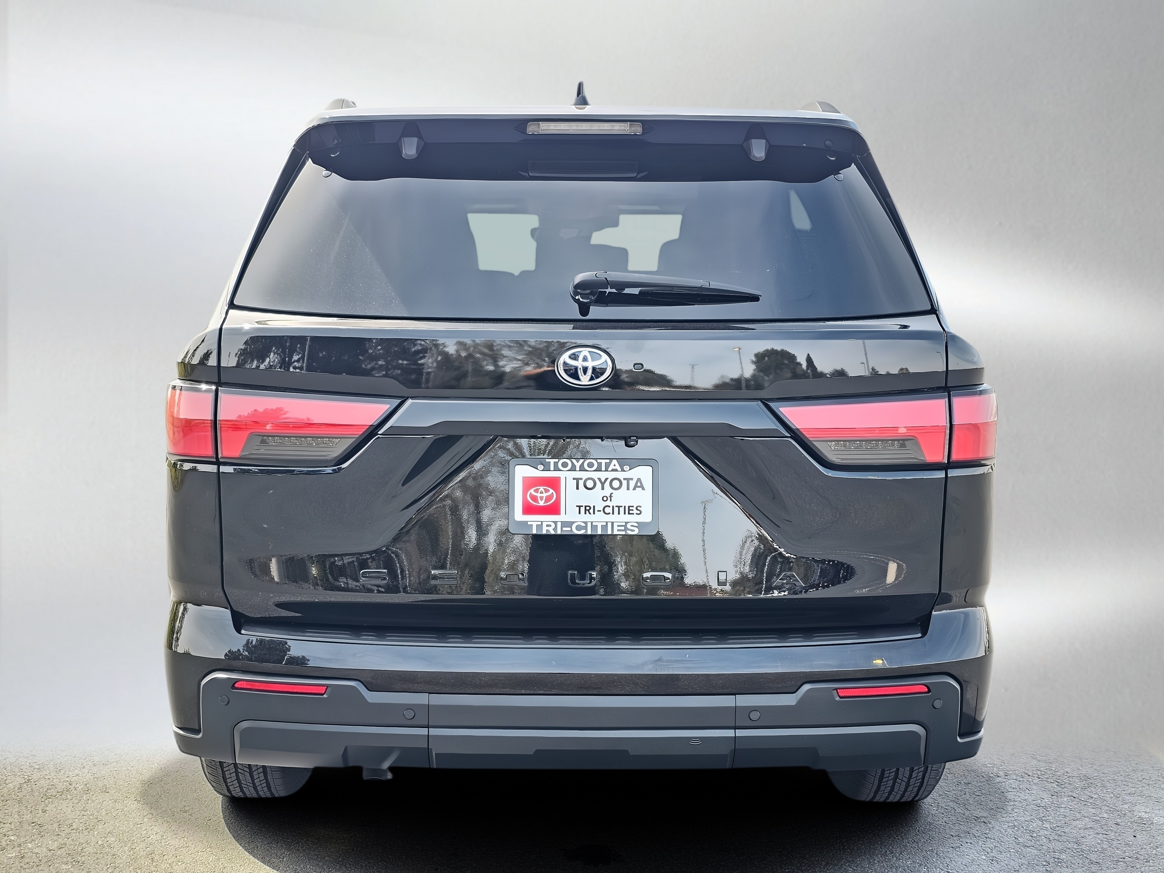Used 2023 Toyota Sequoia SR5 w/ SR5 Premium Package AWD/4WD image 8