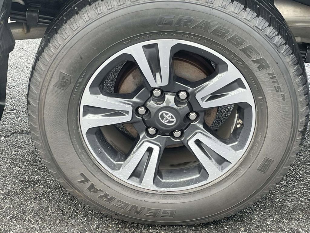 Used 2016 Toyota Tacoma TRD Sport image 12