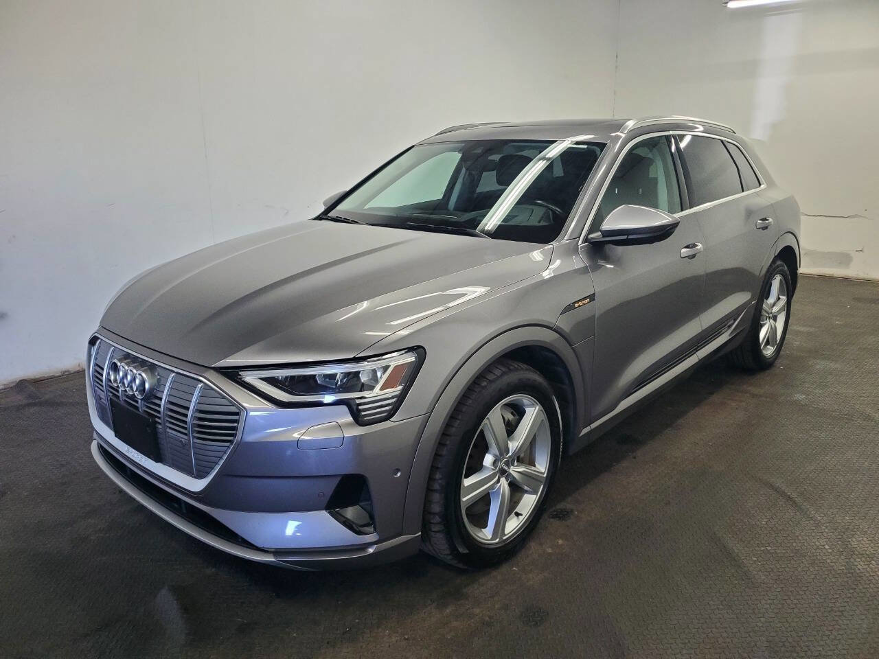 Used 2019 Audi e-tron Prestige w/ Prestige Package image 1