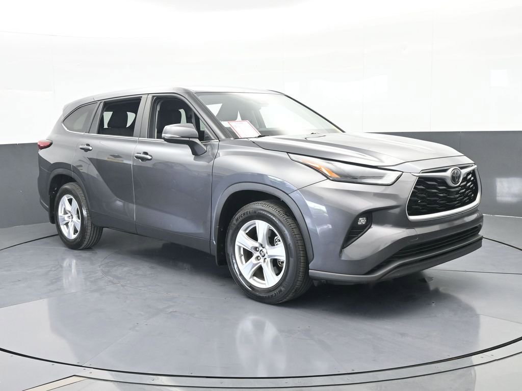 Used 2023 Toyota Highlander LE image 8