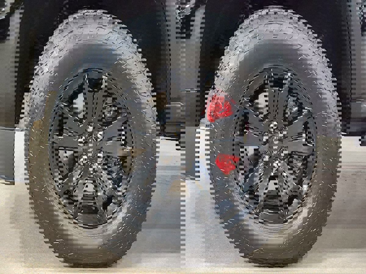 Used 2022 GMC Canyon AT4 image 29