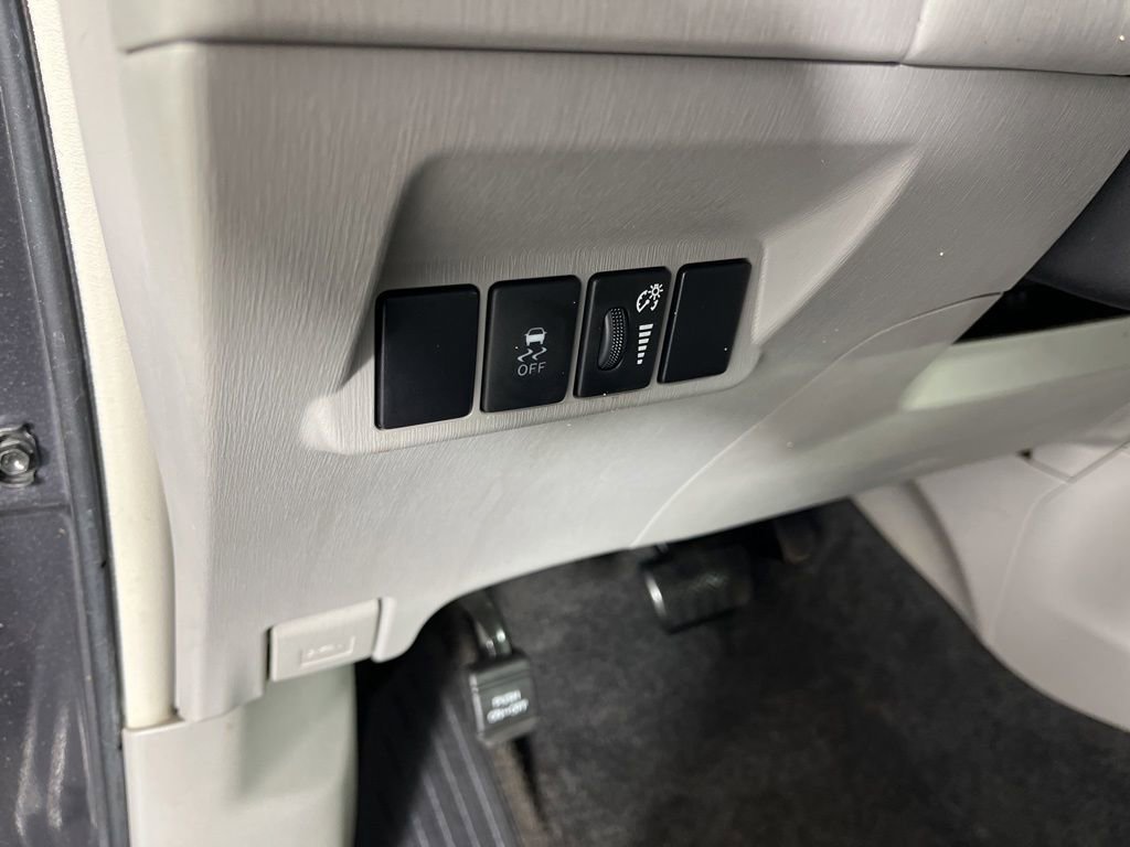 Used 2015 Toyota Prius V Four FWD image 33