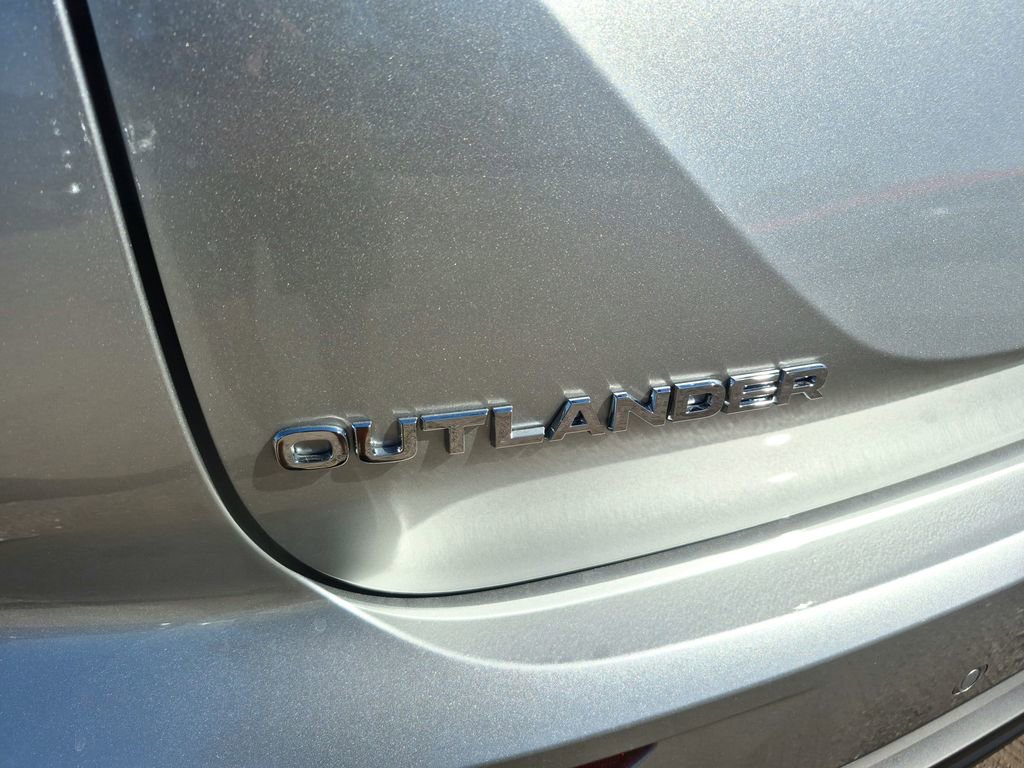 New 2026 Mitsubishi Outlander ES image 13