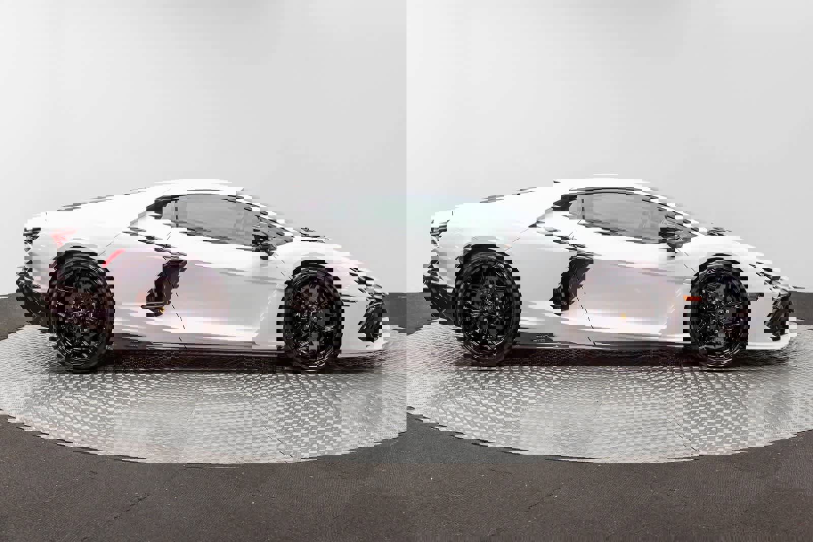 Used 2024 Lamborghini Revuelto image 46