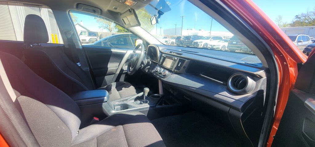 Used 2015 Toyota RAV4 LE image 19