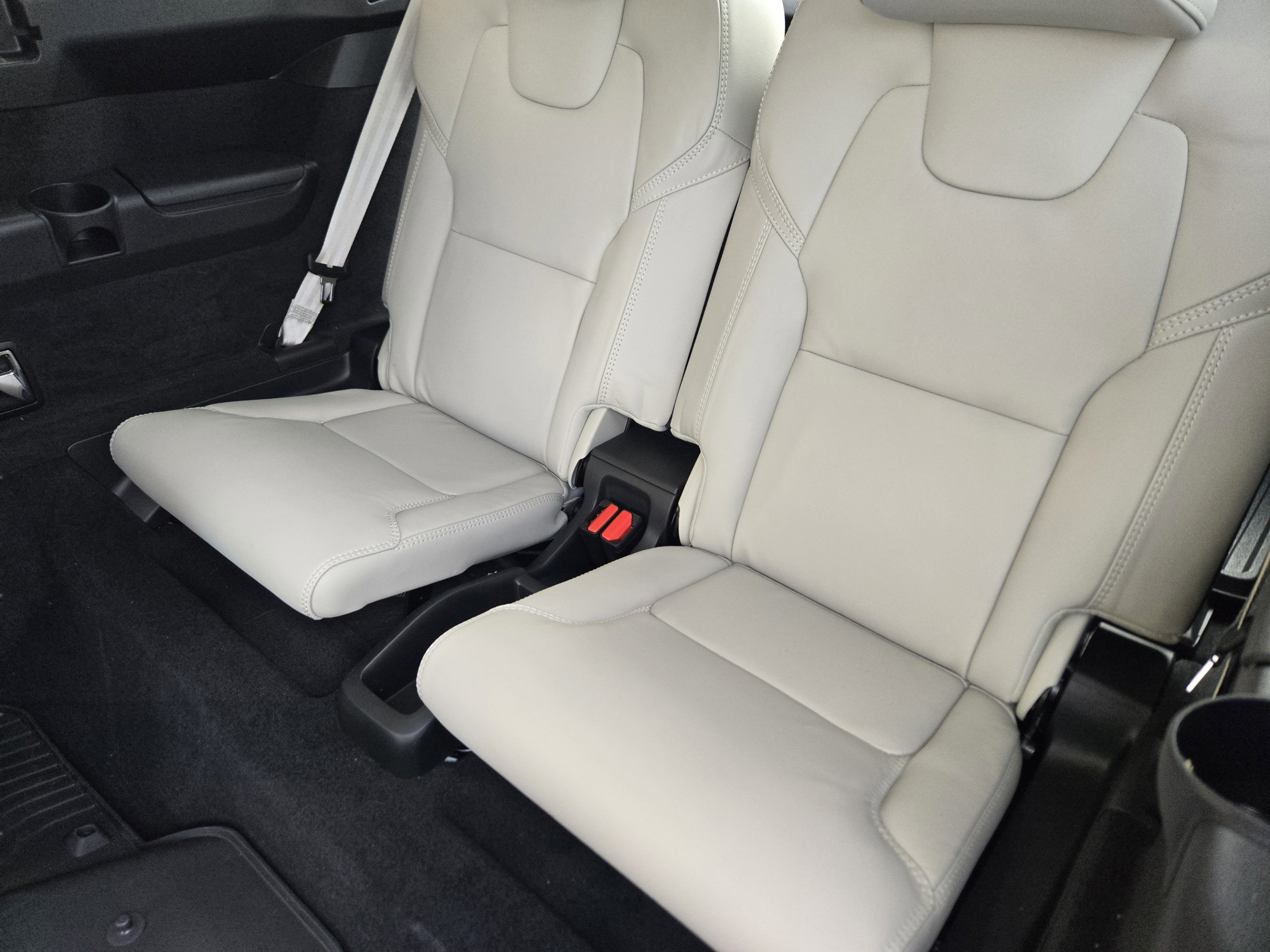 Certified 2025 Volvo XC90 B6 Ultra w/ Protection Package Premier AWD/4WD image 30
