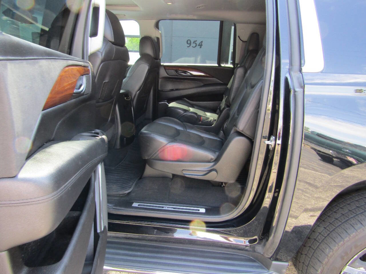 Used 2017 Cadillac Escalade ESV Luxury AWD/4WD image 9