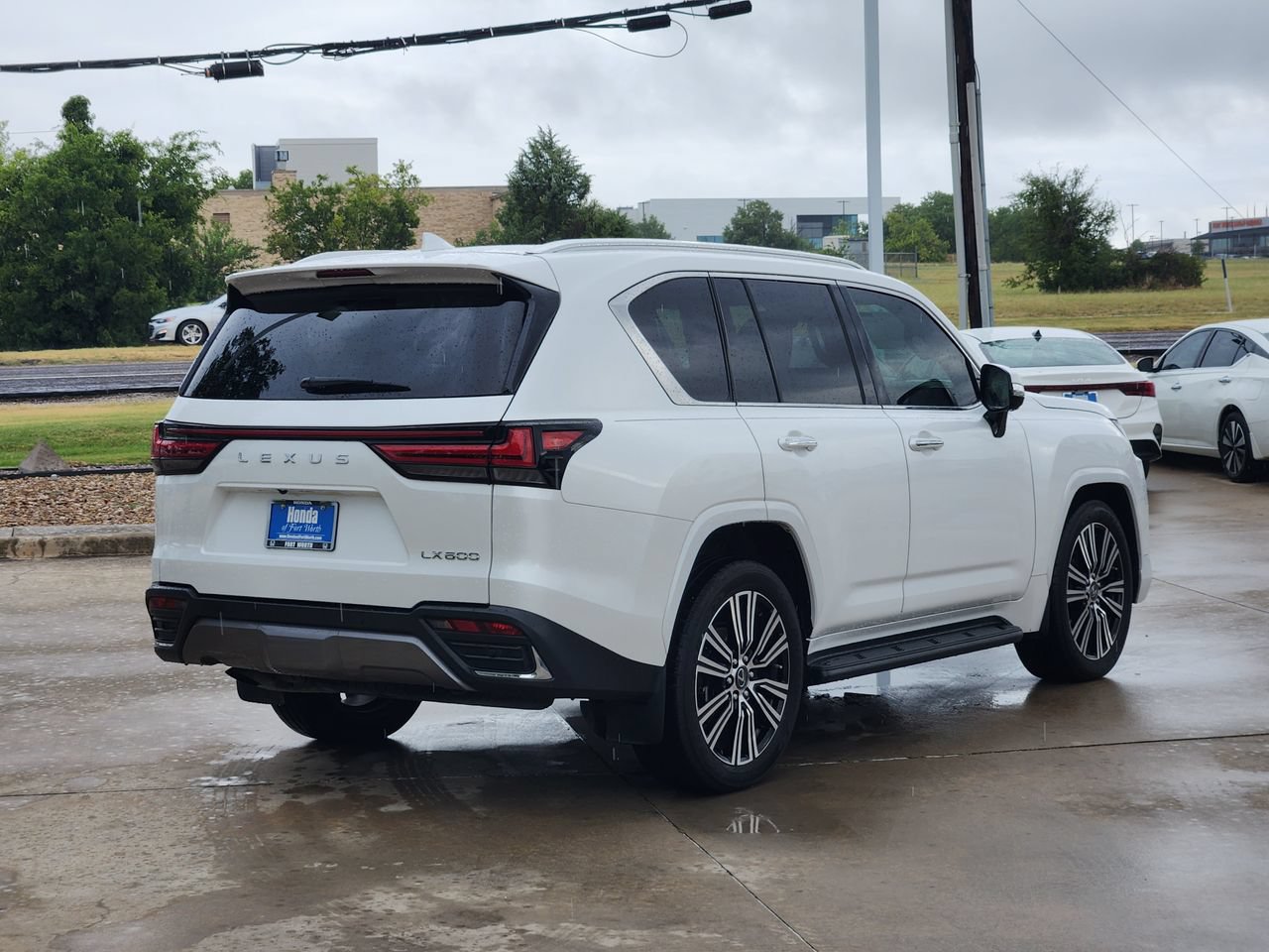 Used 2023 Lexus LX 600 4WD w/ Luxury Package image 5
