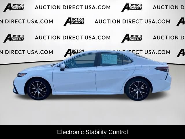 Used 2022 Toyota Camry SE FWD image 3