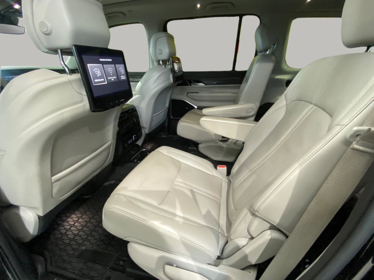 Used 2022 Jeep Wagoneer Series III w/ Premium Group I image 12