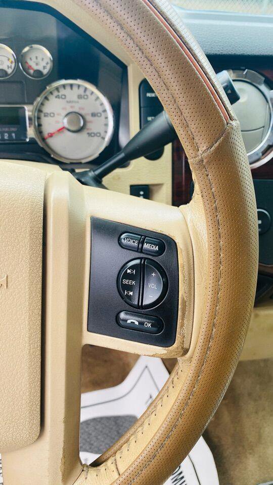 Used 2010 Ford F250 Lariat image 22