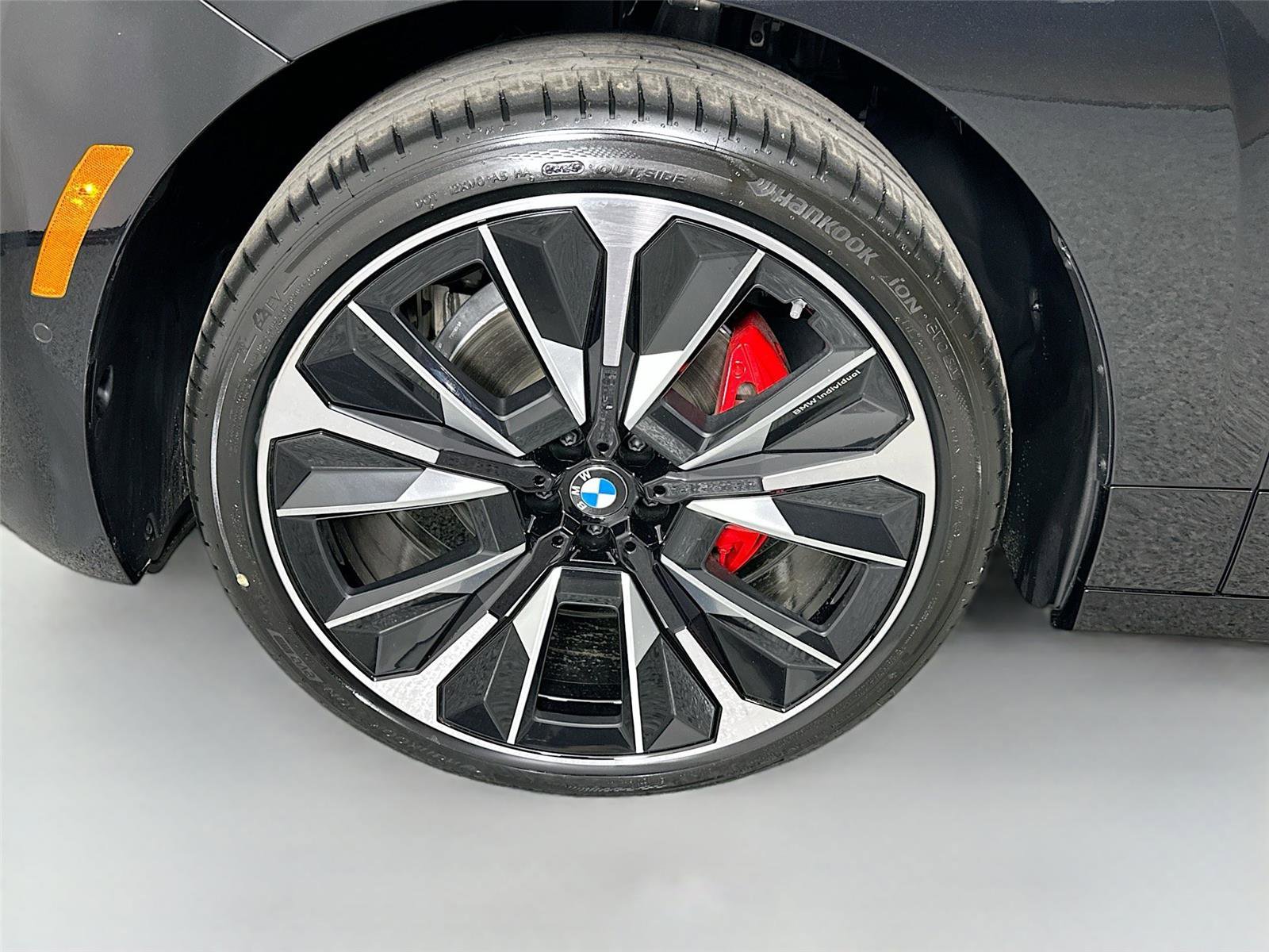 New 2026 BMW iX xDrive60 w/ M Sport Package AWD/4WD image 32