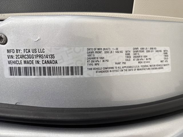 Used 2023 Chrysler Pacifica Limited w/ Uconnect Theater Family Group image 43