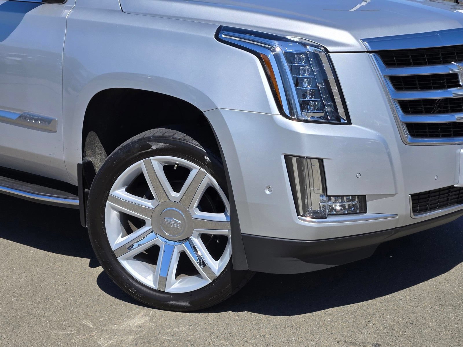 Used 2020 Cadillac Escalade Luxury RWD image 9