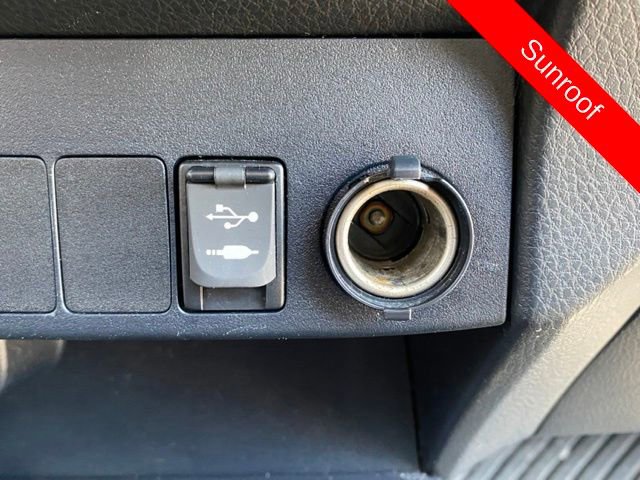 Used 2017 Toyota RAV4 XLE FWD image 32