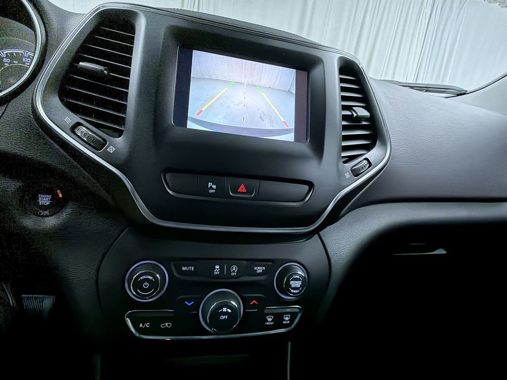 Used 2019 Jeep Cherokee Latitude Plus AWD/4WD image 21