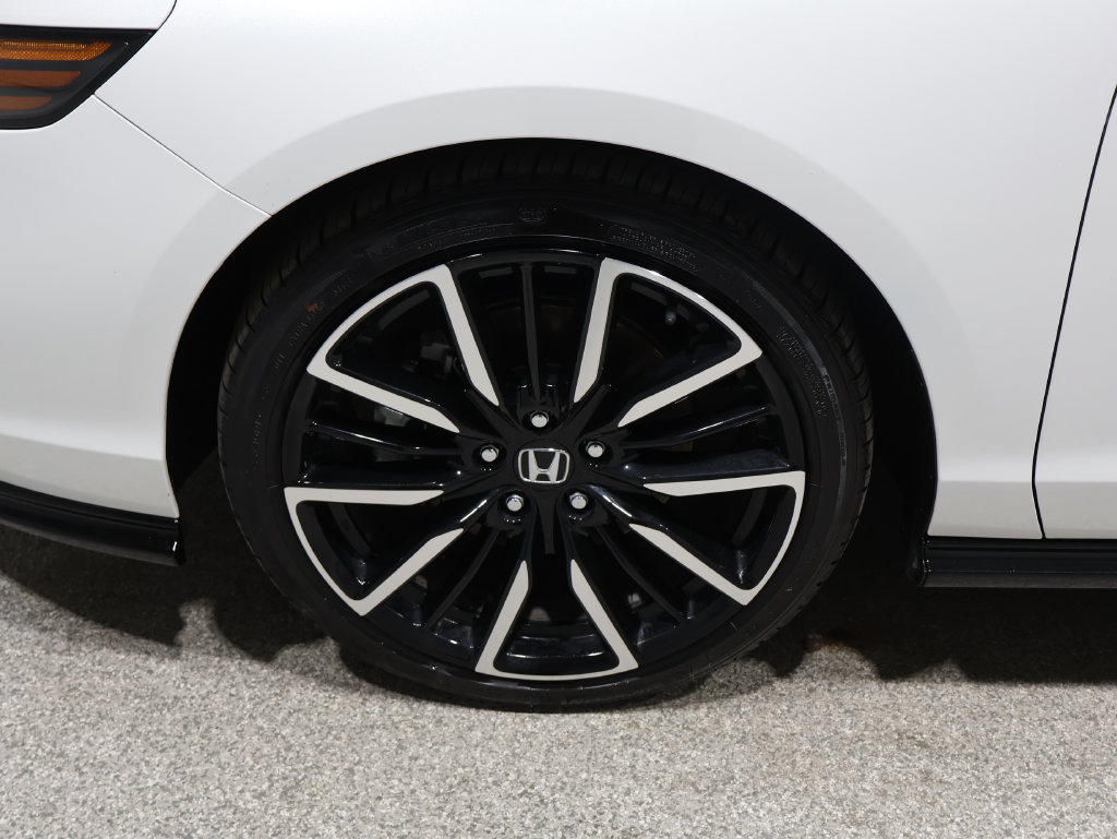 Used 2025 Honda Accord Touring image 8
